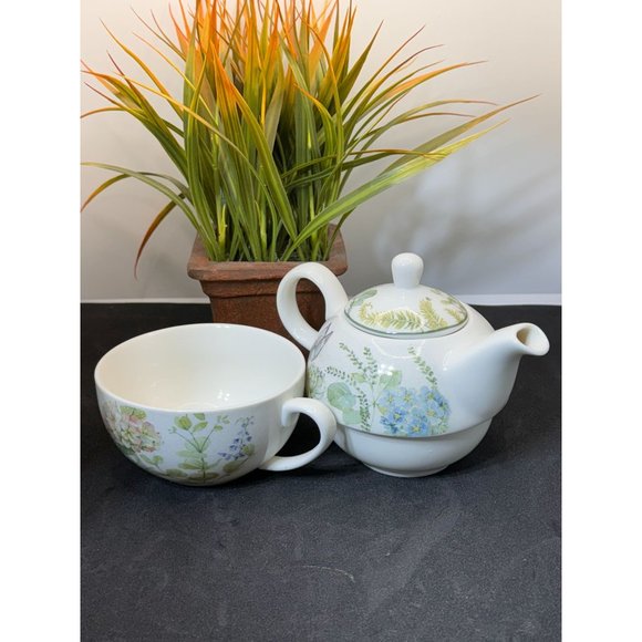 Summer River BV Copyright Porcelain Tea for One Blue Hydrangea - Picture 8 of 14